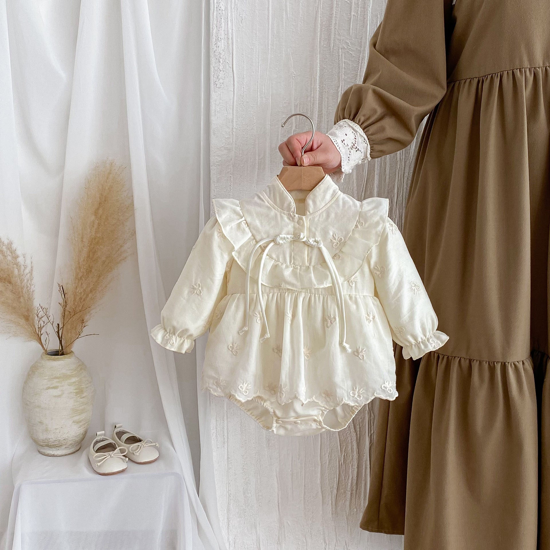 Autumn Arrival Baby Girls Long Sleeves Butterfly-bows Embroidery Pattern Onesies